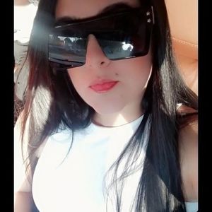 Meet your Posher, Efigenia